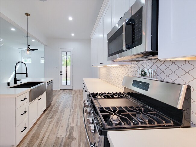 Building Photo - 5019 Creekmont Dr