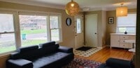 Building Photo - Stunning 4 bedroom rambler in beautiful Ro...