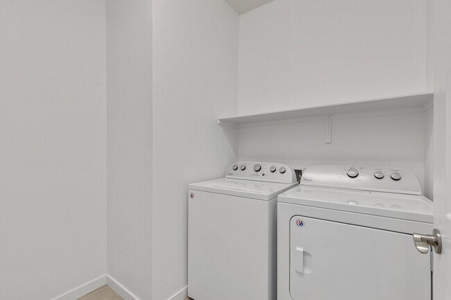 Building Photo - Luxurious Home in Henderson’s Desirable 89052 Community!