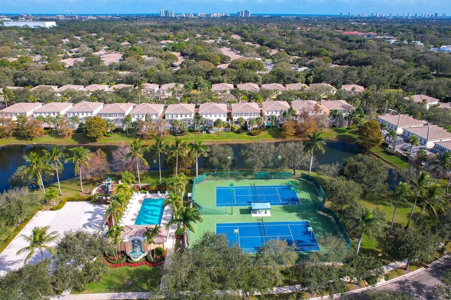 Building Photo - 418 Capistrano Dr