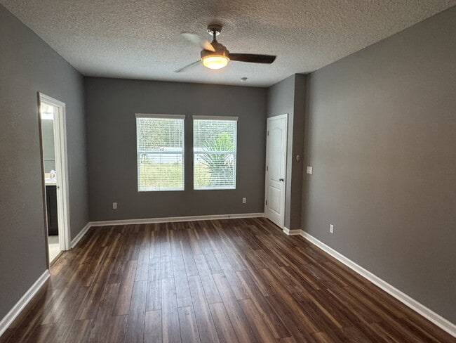 Building Photo - For Rent