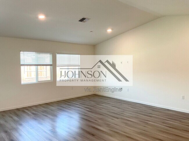 Building Photo - 2451 Riparia St