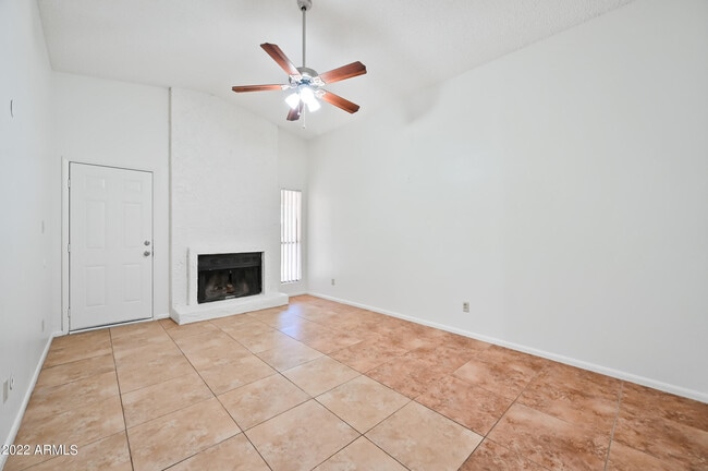 Building Photo - 2602 W Winchcomb Dr