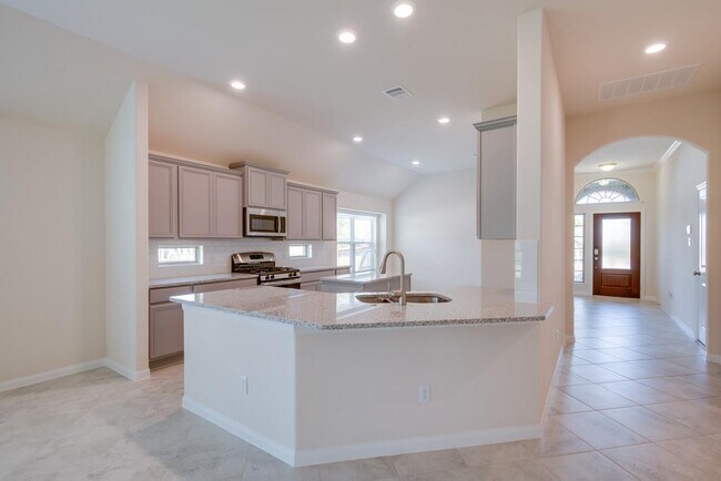 Building Photo - 501 Blue Agave Ln