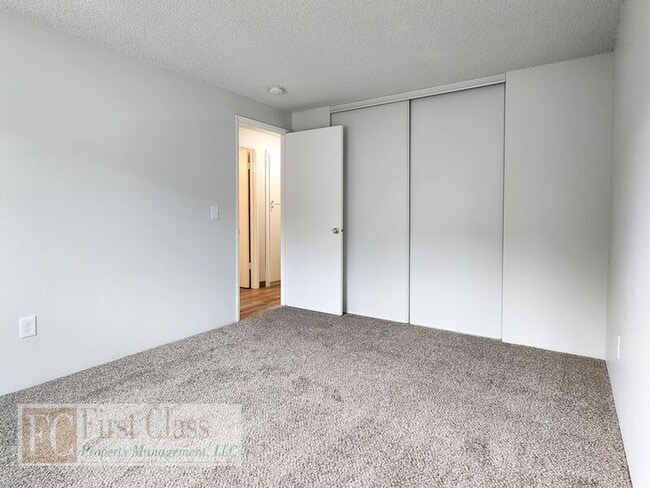 Building Photo - 3648 SW Beaverton Hillsdale Hwy