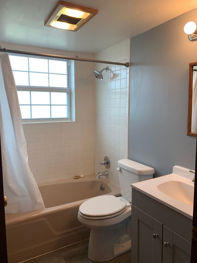 Building Photo - Property on approx 1 acre with lots of upd...