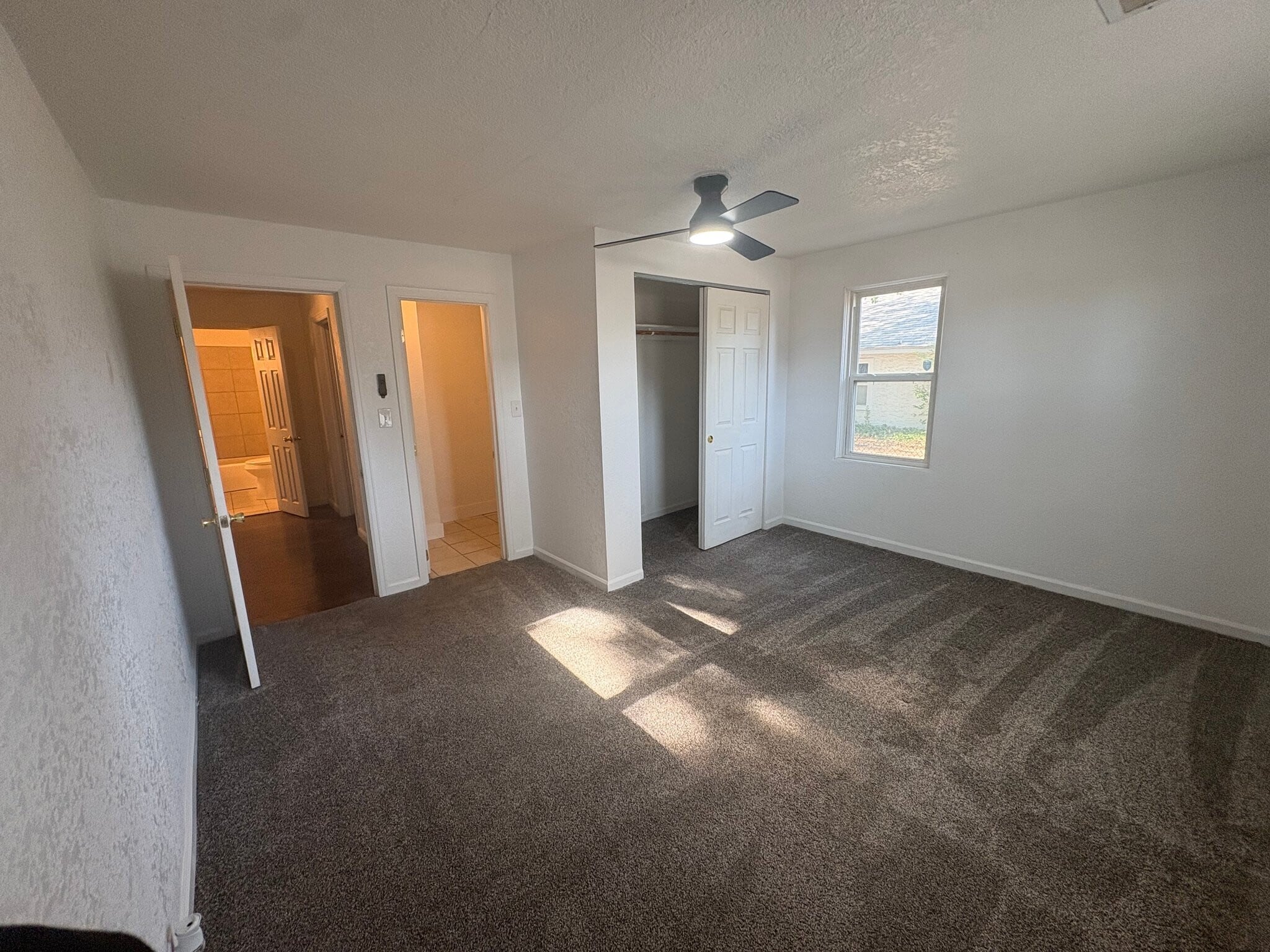Building Photo - 1135 25th Ln