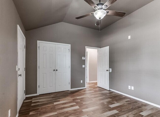 Building Photo - Charming 3 Bedroom Home in Yukon with Modern Updates