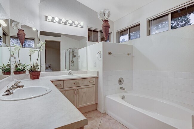 Building Photo - Henderson Single-Story Gem with Gas Firepl...