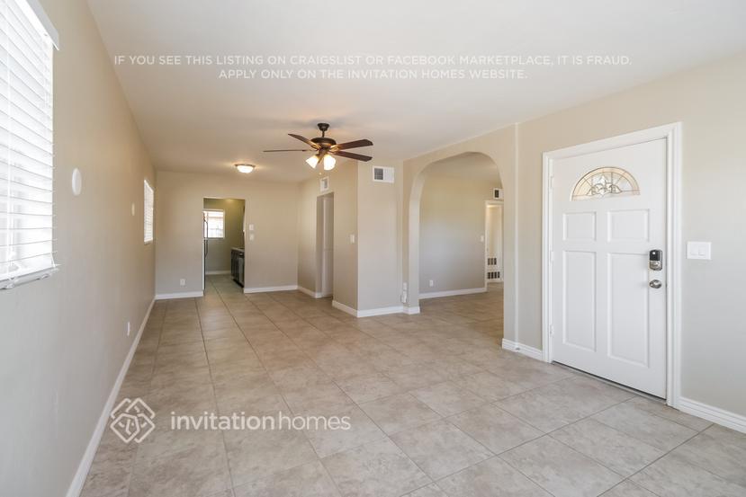 Building Photo - 1649 E 1st St