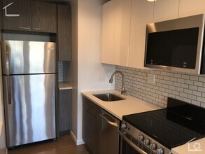 Building Photo - Fully Renovated 2 Bedroom in Fenway. Laund...
