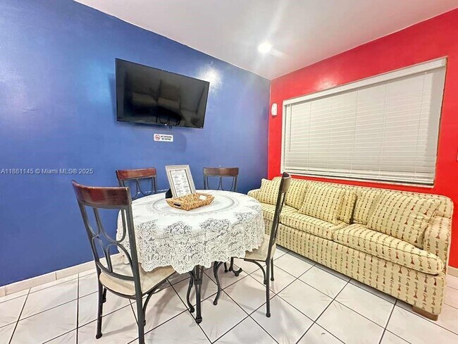 Building Photo - 935 SW 11th Ave