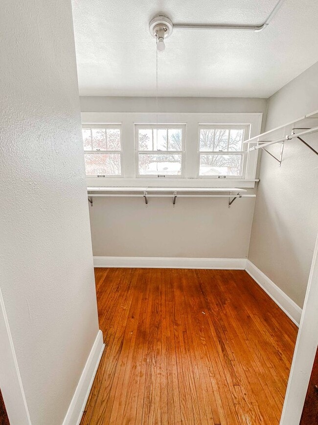 Building Photo - Move In Ready Gem on Lowe Rd. - West End