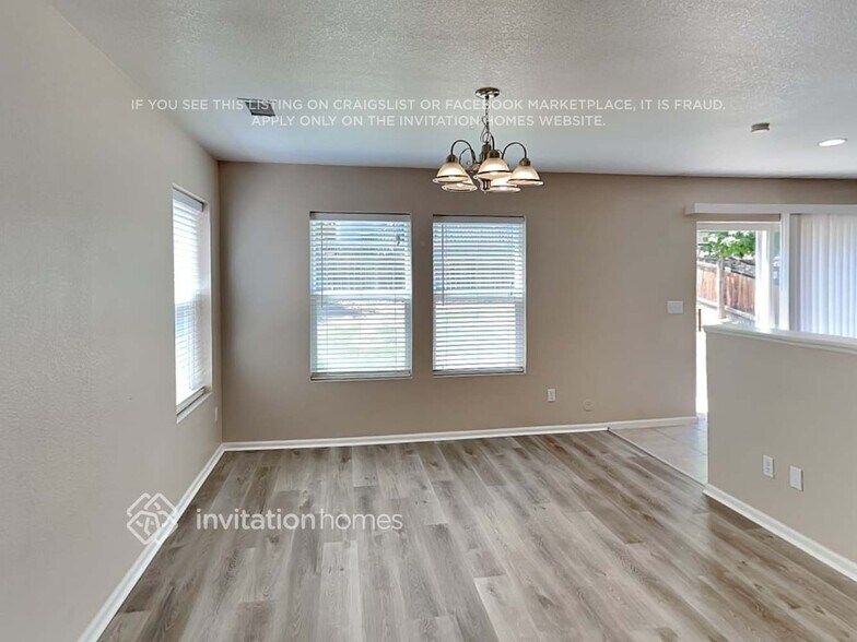 Building Photo - 3770 Dinosaur St