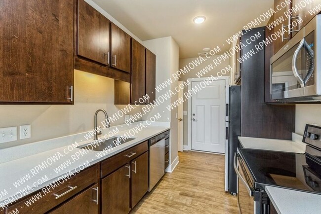 Building Photo - 2701 Bobcat Dr