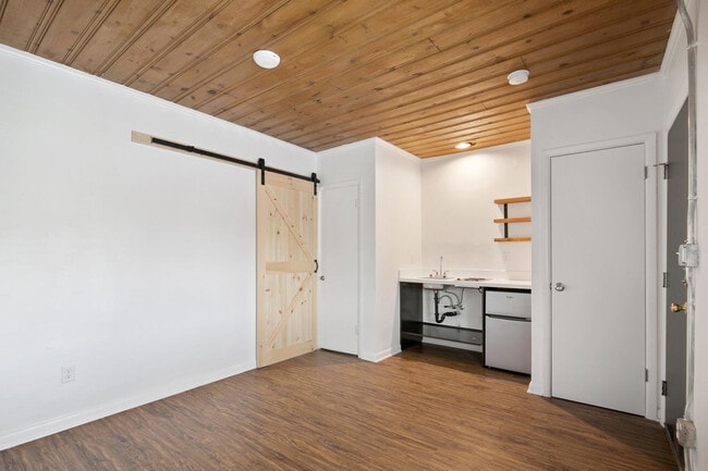Building Photo - 8600 E Colfax Ave