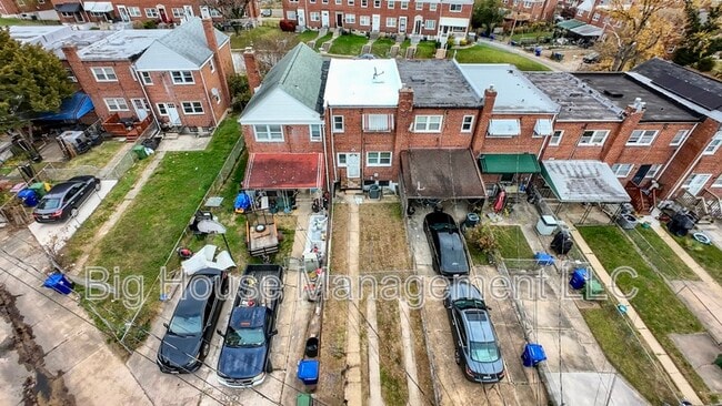 Building Photo - 4310 Roberton Ave