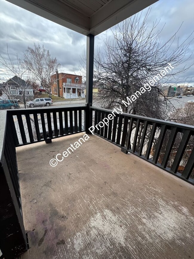 Building Photo - 722 S Montana St