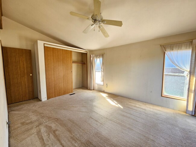 Building Photo - 13973applelane.is4lease.com