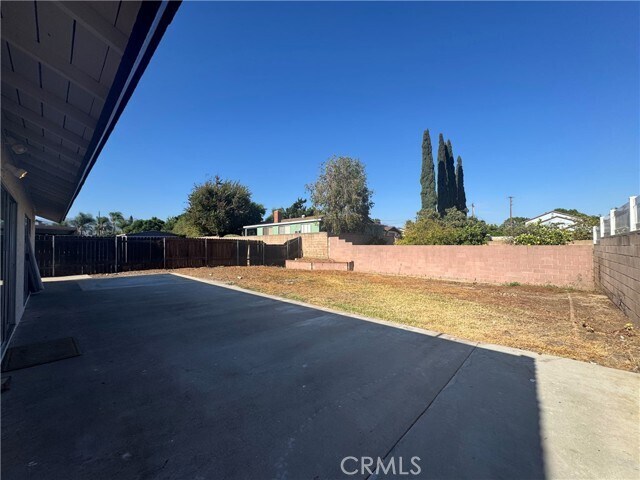 Building Photo - 974 N Darfield Ave