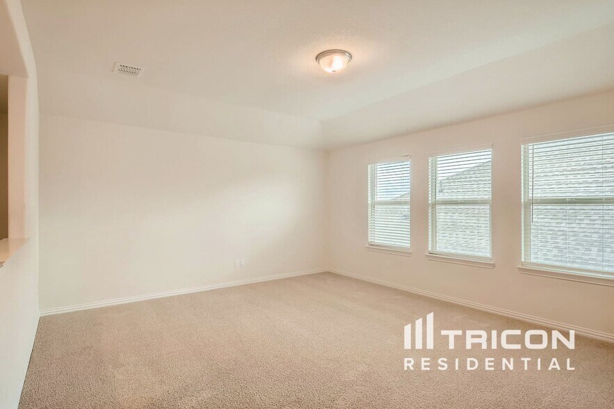 Building Photo - 1348 Renoir Dr