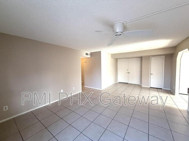 Building Photo - 1623 W Pampa Ave
