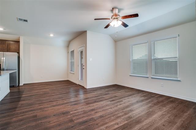 Building Photo - 627 Willow View Way