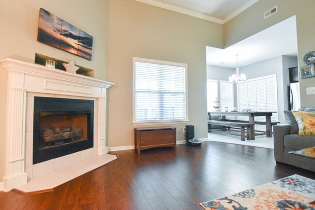 Building Photo - Pet Friendly Three Bedroom!