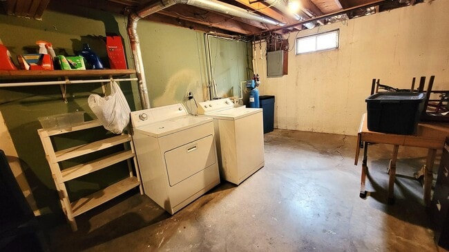 Building Photo - 4015 Claire St