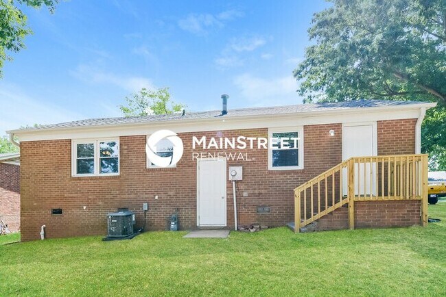 Building Photo - 3 Bedroom Pet-Friendly Home in Winston-Sal...