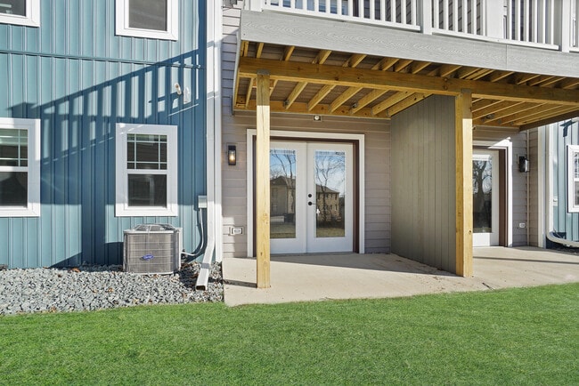 Building Photo - 116 Eiche Dr