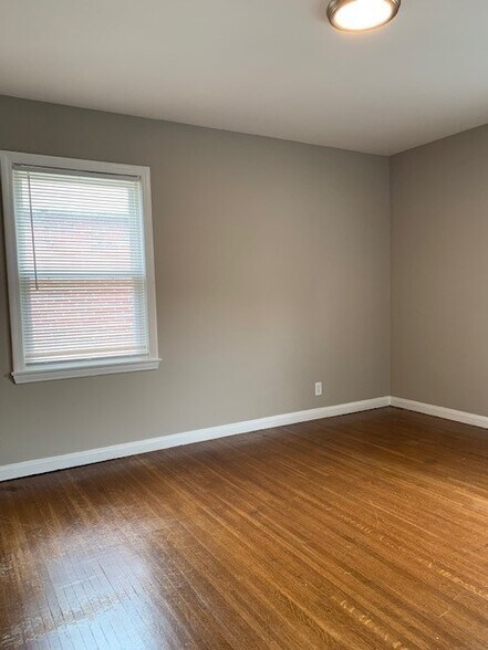 Building Photo - 637 W 44th St