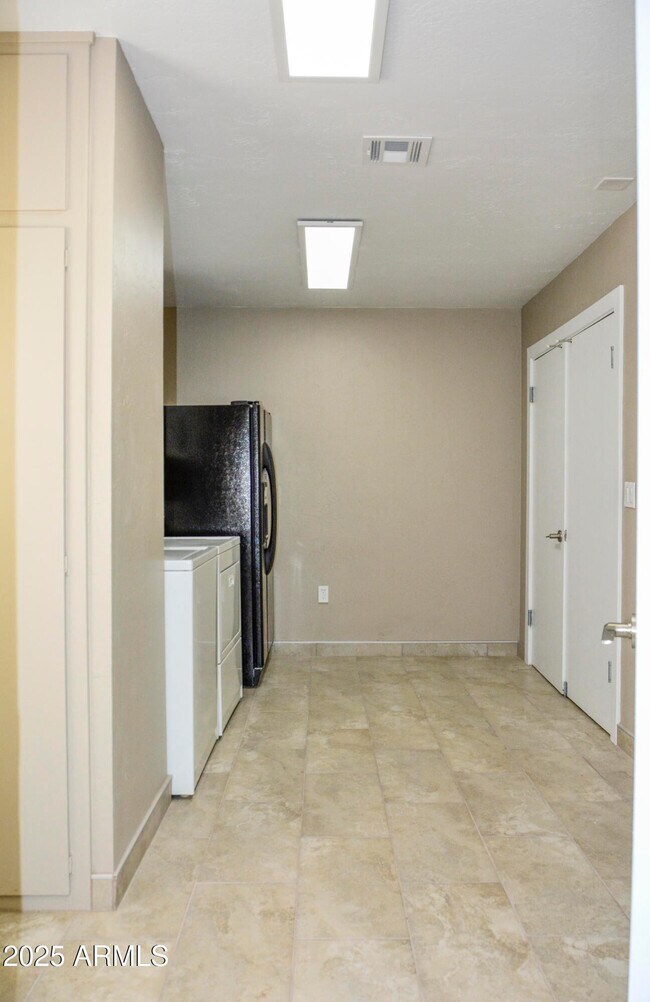 Building Photo - 14801 N Agua Fria Dr