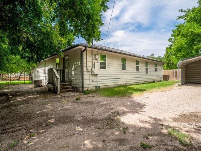 Building Photo - 601 E Marble St