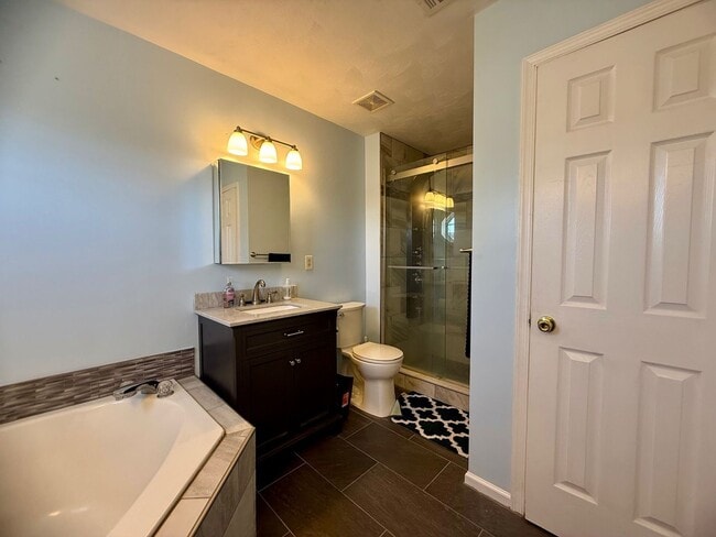 Building Photo - Beautiful 4 Bedroom Home for Rent – Pet Fr...