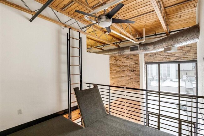 Building Photo - 411 Brazos St