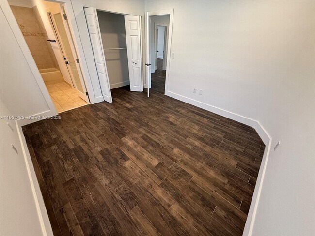 Building Photo - 107 SE 22nd Terrace