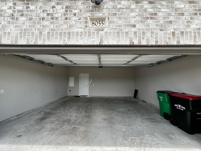 Building Photo - 8055 Scanlan Trce