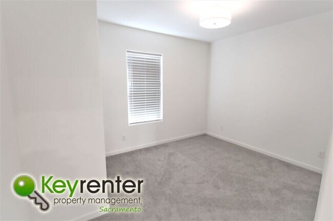 Building Photo - 4684 Flagstaff Dr