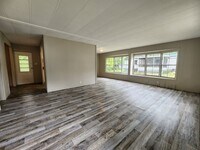 Building Photo - 654 SE 128th Ave