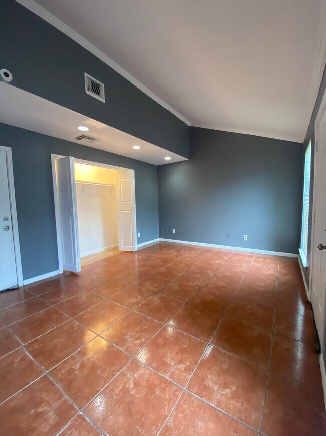 Building Photo - 4238 Field Meadow Dr