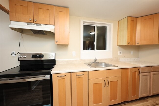 Building Photo - 83 S Main St