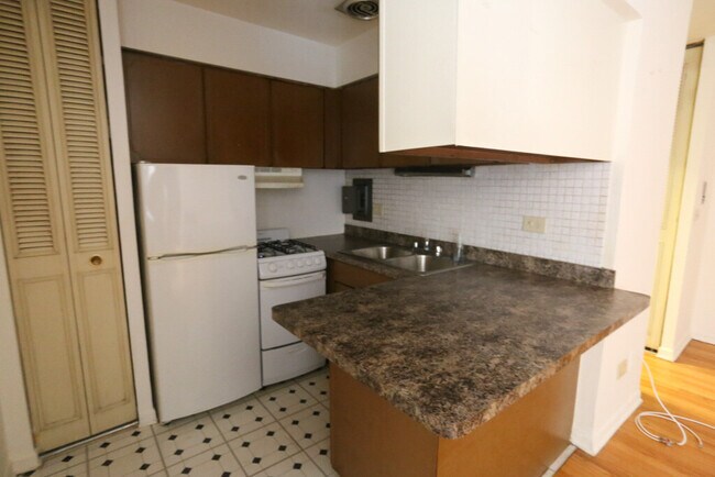 Building Photo - 3162 N Cambridge Ave