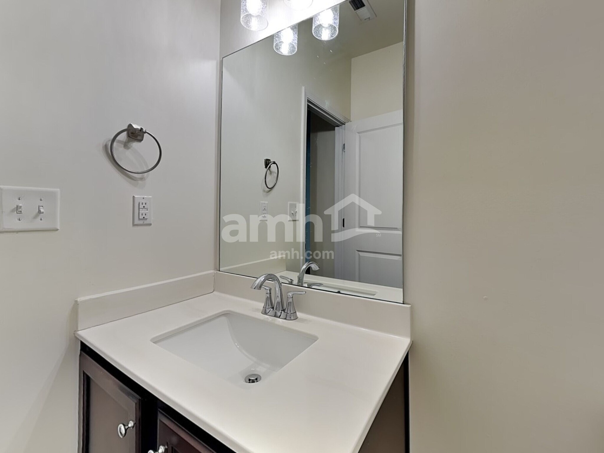 Building Photo - 701 Woodall Rd