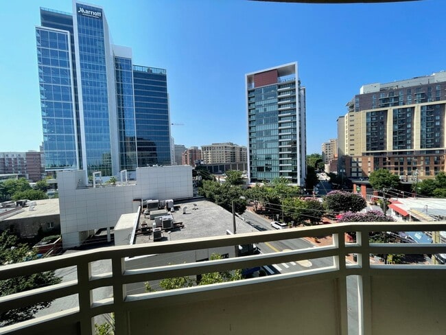 Building Photo - Large 2 Bedroom/1 Bath WITH PARKING