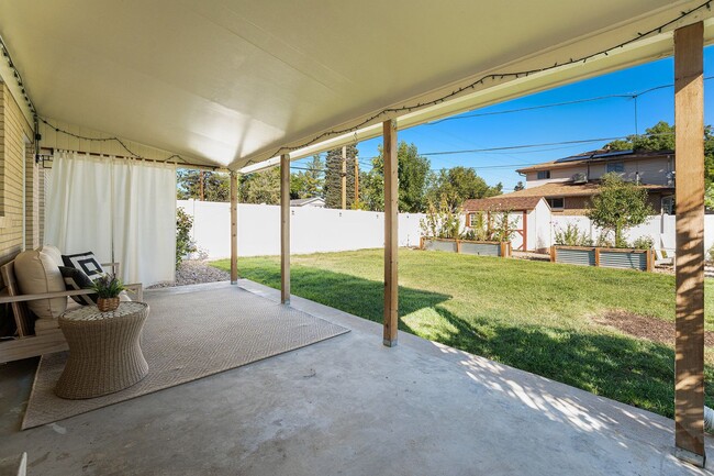 Building Photo - Charming Home w/Updated Kitchen and Yard B...