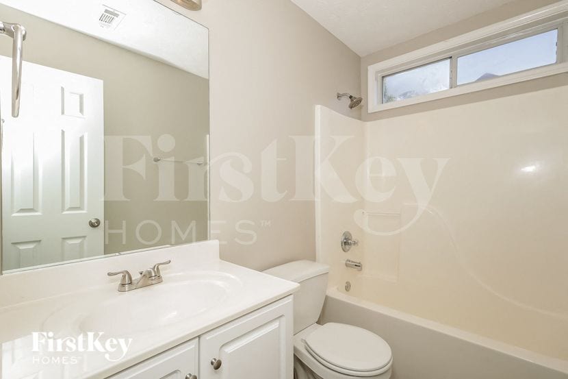 Building Photo - 2014 Manor Oak Ln