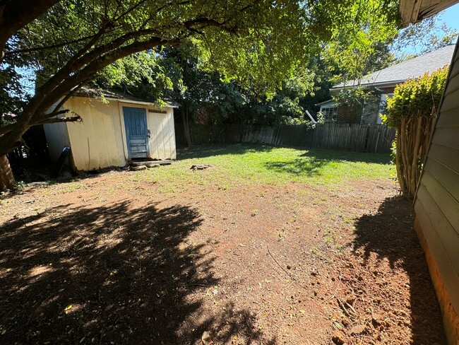 Building Photo - Nice 3 bedroom 1 bathroom House