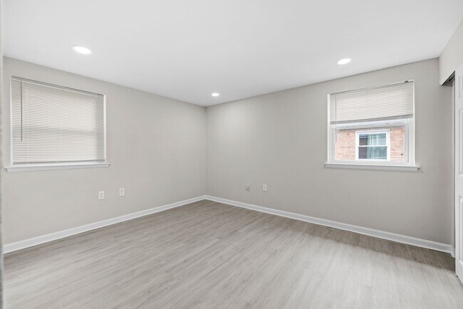 Building Photo - 551 Avon St