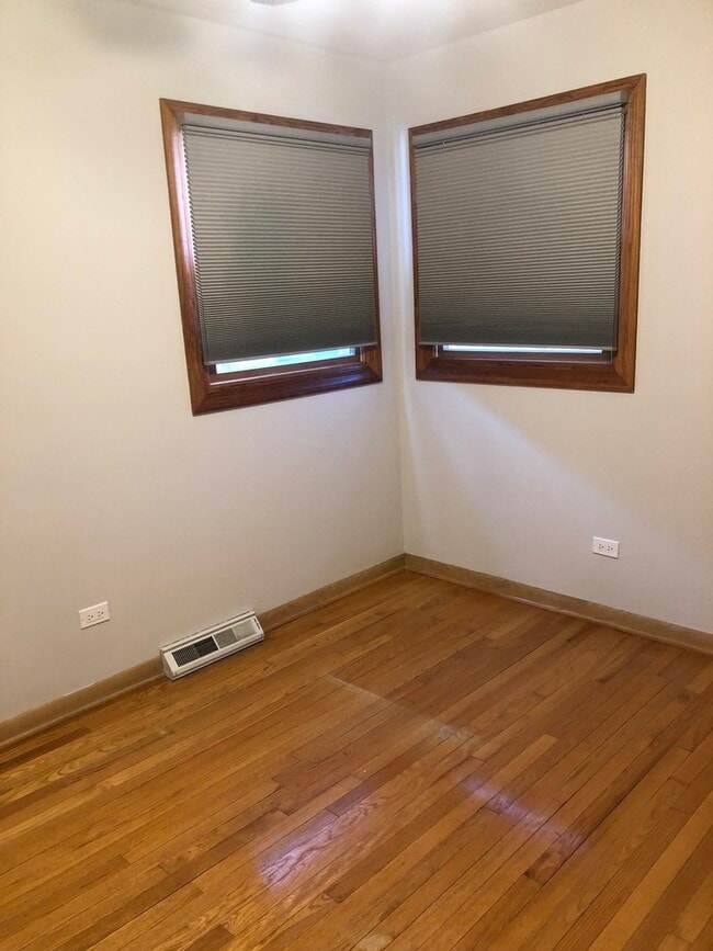 Building Photo - 2004 Milton Ave